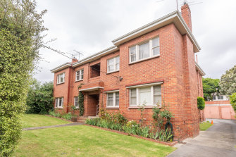 The block of flats at 2 Glenarm Road, behind Gardiner railway station.