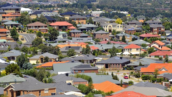 Most analysts are expecting peak-to-trough property price falls in Sydney and Melbourne of between 10 and 20 per cent