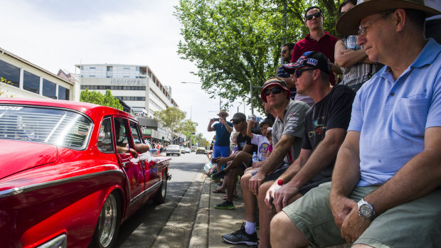 Spectators watch the Summernats City Cruise down Northbourne Avenue. Photo: Dion Georgopoulos