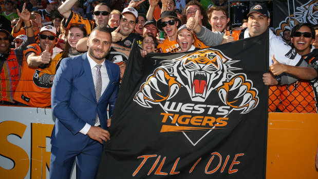 Leichhardt homecoming: Prodigal son Robbie Farah farewells the fans in 2016.