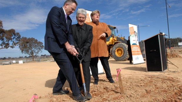 Jon Stanhope at a sod turning ceremony in Forde for a CHC project in 2009.