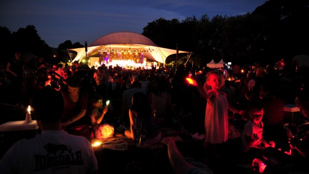 A previous Carols by Candlelight in Commonwealth Park.