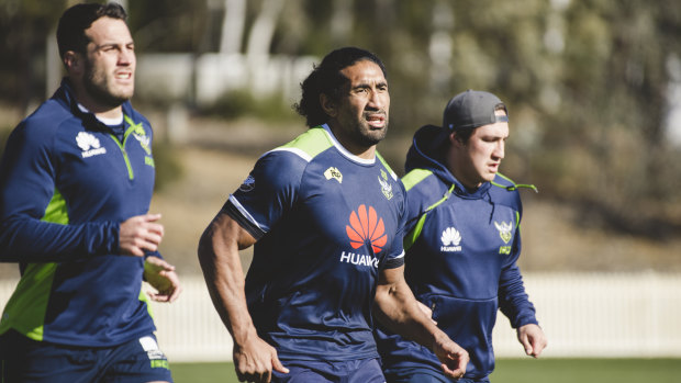 Sia Soliola has recommitted to the Raiders.