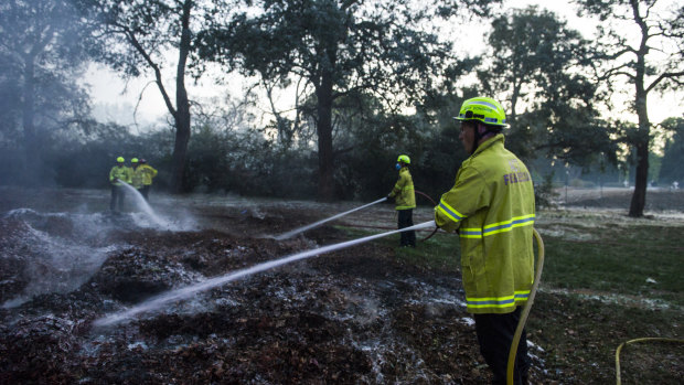 ACT Fire and Rescue has extinguished a small grass fire at Woden Cemetery. 