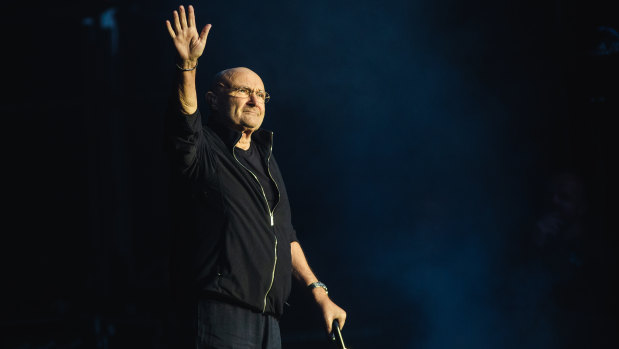 Phil Collins walked on stage with the aid of a cane during his Melbourne concert.