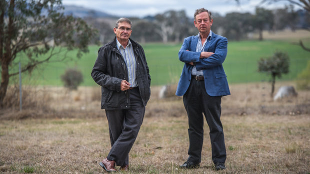 Former Flynn neighbours Robin Eckermann and Peter Toscan have fears of a cancer cluster on properties on former sheep dip site where theier homes were established. 