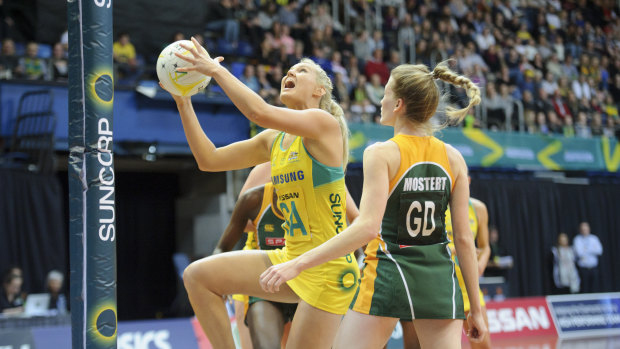 Gretel Tippett scores for the Diamonds against South Africa. 