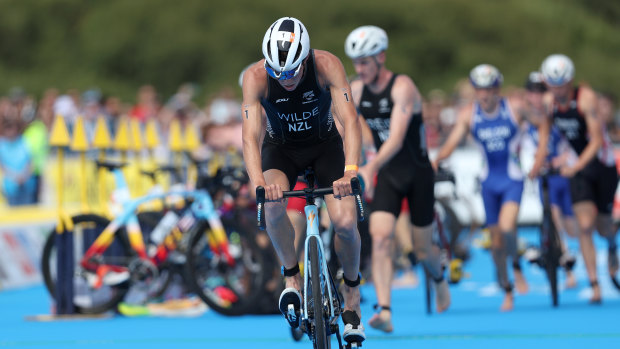 Hayden Wilde competes for New Zealand in the triathlon. 