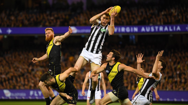 Mason Cox in action against the Tigers in last year's preliminary final.