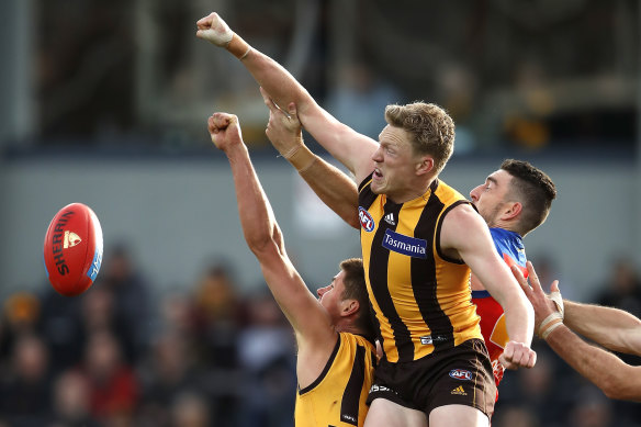 Hawthorn's James Sicily has signed a new deal.