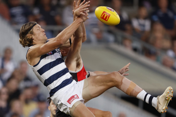 Rhys Stanley of the Cats attempts to mark the ball.