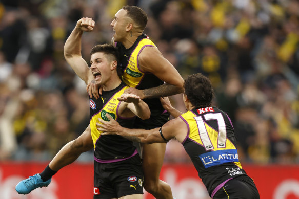 Richmond’s Liam Baker celebrates his matchwinning goal over the Hawks in round 19.