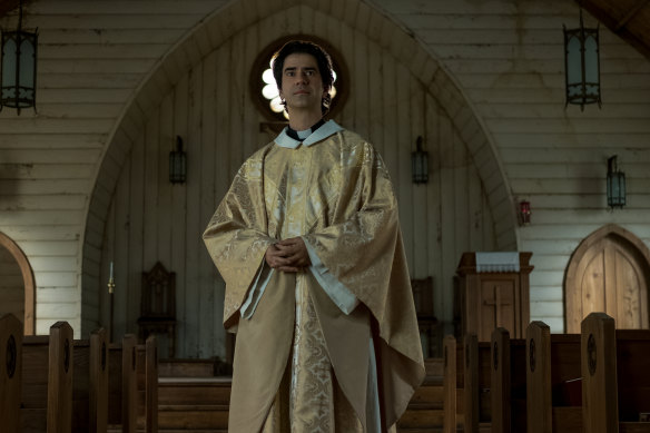 Hamish Linklater as Father Paul in Midnight Mass.