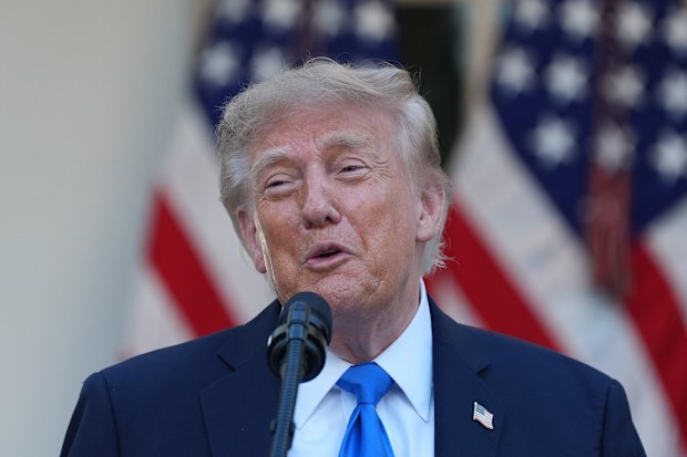 Trump mocked the weight loss efforts of an obese friend of his during a speech in Washington.