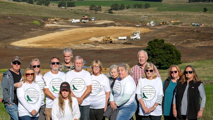 theage.com.au - Adam Carey - Neighbours be dammed as billionaire's dam moves a million cubic metres to hobby farm haven