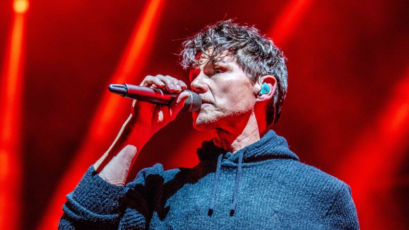 A Ha S Morten Harket Sings Like An Angel Despite Sound Devils