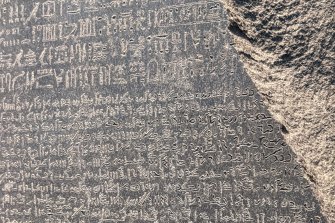 Rosetta Stone, Londra'daki British Museum'da sergileniyor.