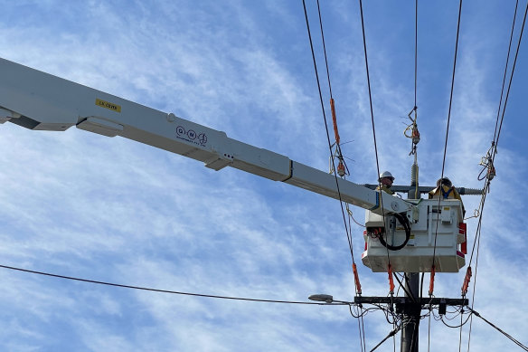 Thousands of Western AUstralian homes without power on Boxing Day.