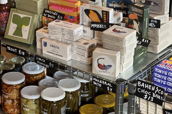 Pick up picnic provisions at Sweet Nectar Inn.