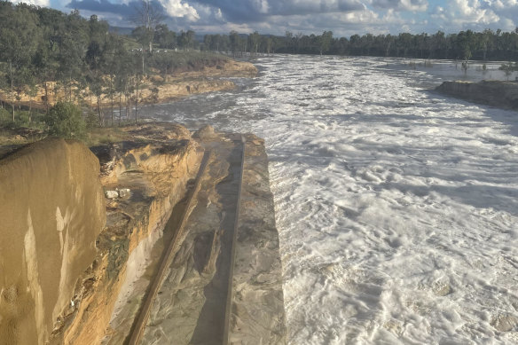 Day 15: Water is released from Wivenhoe Dam – ‘inconceivable volumes with extraordinary power’.