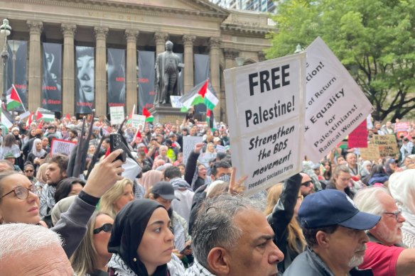 Thousands of people are gathering outside the State Library in Melbourne at a pro-Palestine rally.