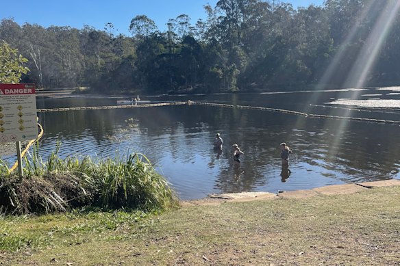 Reservatório Enoggera no oeste de Brisbane. 