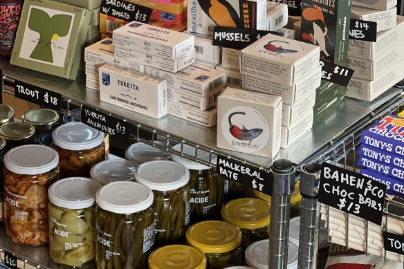 Pick up picnic provisions at Sweet Nectar Inn.
