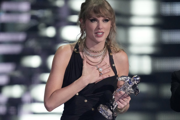 Taylor Swift: Hi, it’s me, I’m collecting another award.