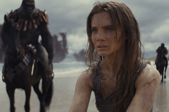 English actor Freya Allen plays Nova, a mysterious human who suddenly arrives in the world of the apes.