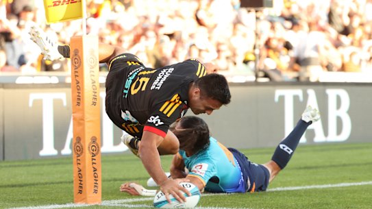 Chase Tiatia scores for the Chiefs against Moana Pasifika.