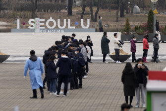 People queue for a COVID test temporary screening clinic in Seoul on Friday.