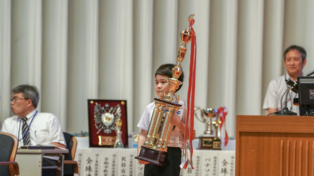 Kota Ginama, 11, of Okinawa, won the individual prize in the elementary school category in Kyoto.