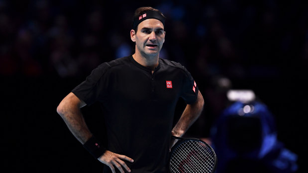 Roger Federer made a poor start in his bid for another ATP Finals triumph.