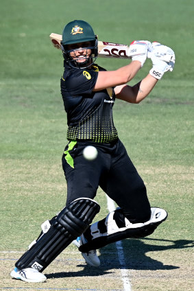 Ash Gardner cuts on her way to a watch-winning knock.