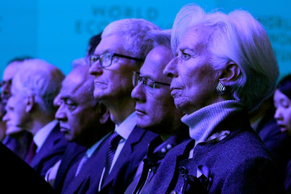 Presiden Bank Sentral Eropa Christine Lagarde menyaksikan Presiden AS Donald Trump berbicara di Forum Ekonomi Dunia di Davos, Swiss, pada hari Rabu.