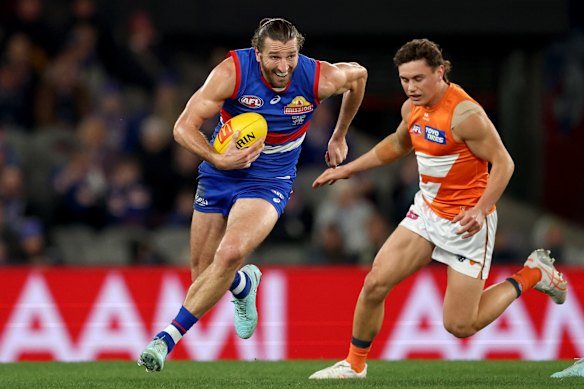 Marcus Bontempelli of the Bulldogs runs with the ball.