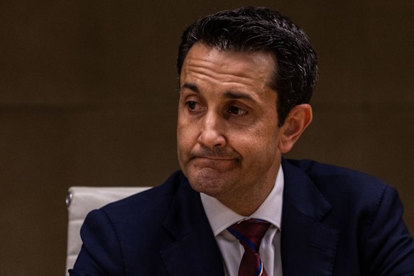 O governo de Crisafulli irá introduzir novas leis reprimindo slogans e símbolos na primeira semana de sessões parlamentares. 