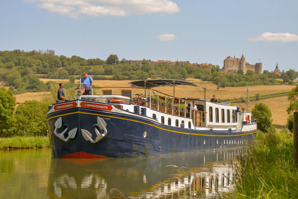 L’Impressionniste hotel barge meanders slowly through Burgundy.  