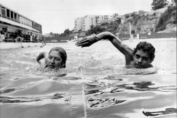 Dawn Fraser and Larry Corowa from the Balmain Football team racing at the Dawn Fraser pool in 1979.