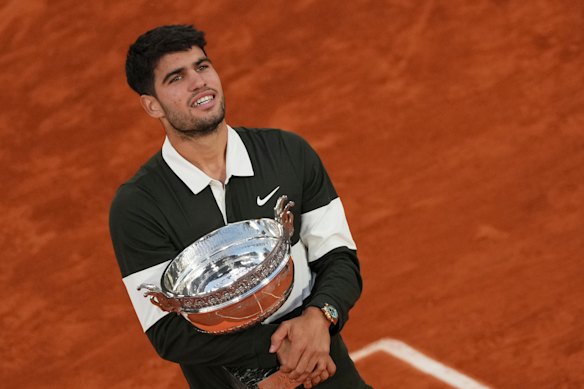 Carlos Alcaraz with the French Open trophy.