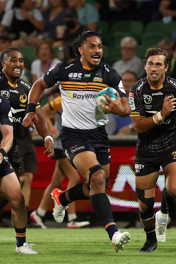 Pete Samu on the burst.