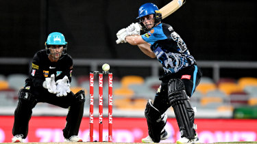 BRISBANE, AUSTRALIA - JANUARY 12: Jonathan Wells of the Strikers plays a shot during the Men’s Big Bash League match between the Brisbane Heat and the Adelaide Strikers at The Gabba, on January 12, 2022, in Brisbane, Australia. (Photo by Bradley Kanaris/Getty Images)