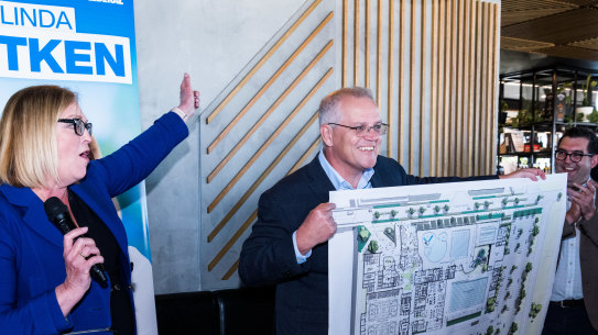 Prime Minister Scott Morrison campaigns in Pearce with Liberal Party candidate Linda Aitken.
