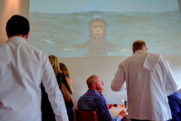 Una de las instalaciones de videoarte de Shaun Gladwell, grabada en Di Stasio Citta en 2019.