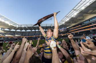 Guy Porter lifts the Shute Shield after Sydney University’s victory in 2019.