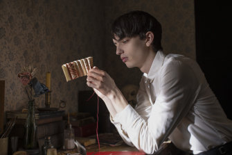 Kodi Smit-McPhee in The Power of the Dog, making paper flowers.