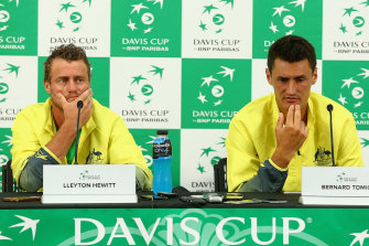 Bernard Tomic wants to patch things up with Lleyton Hewitt after the pair fell out a few years ago.