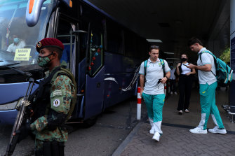 Avustralyalı kriketçiler Mitchell Marsh ve Josh Inglis 1 Haziran'da Kolombo'ya varıyor.