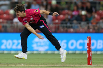 Sean Abbott bending the back for the Sixers in the Big Bash.