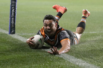 Nofoaluma will now remain at the Wests Tigers until 2025.